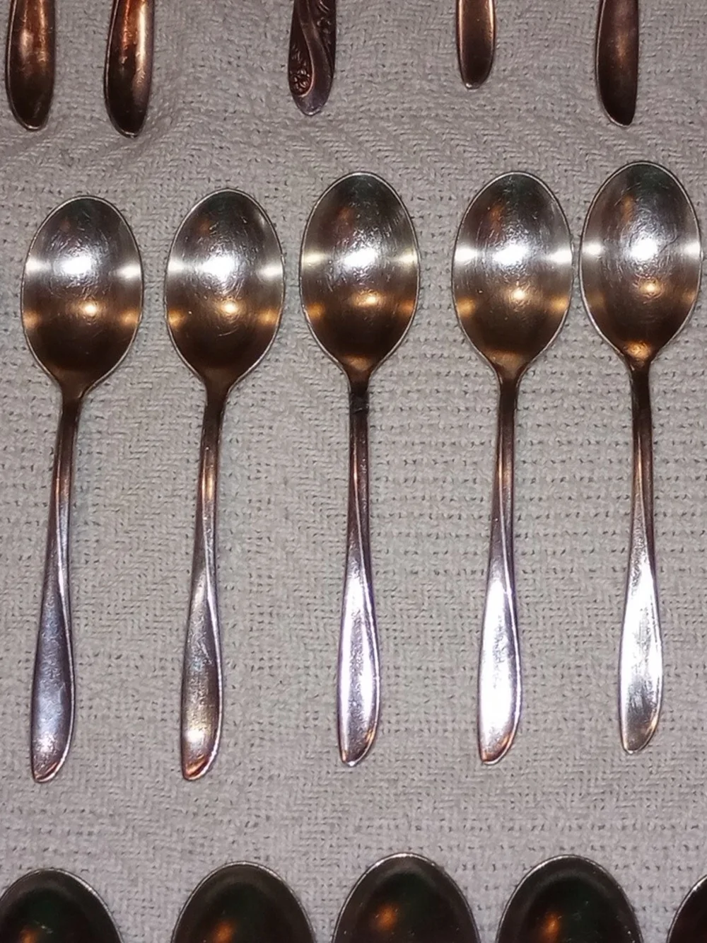 Holmes & Edwards Rhythmic Inlaid Deep Silver plate Flatware Set